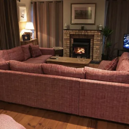 5 Bedroom Lodge In Portumna Forest Park Ireland *